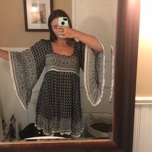 Black and white bell sleeve flowy midi dress